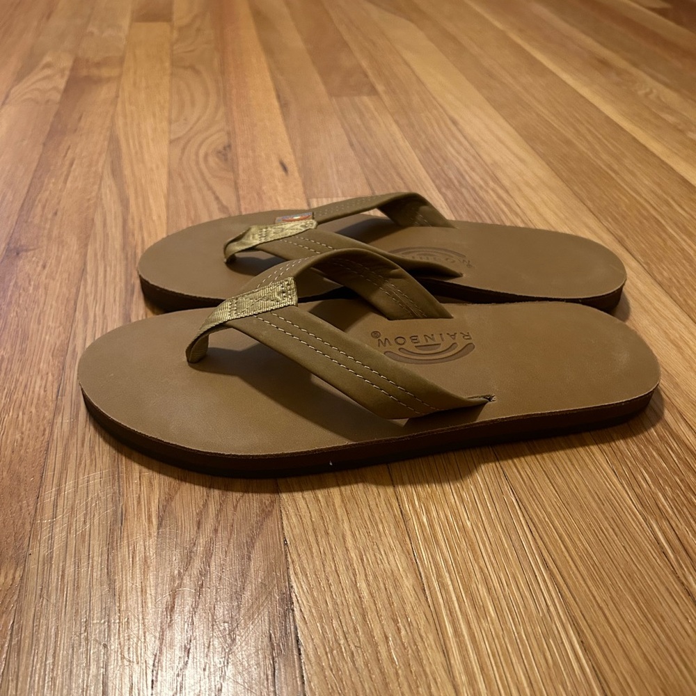 NWT Men’s Rainbow Flip Flops